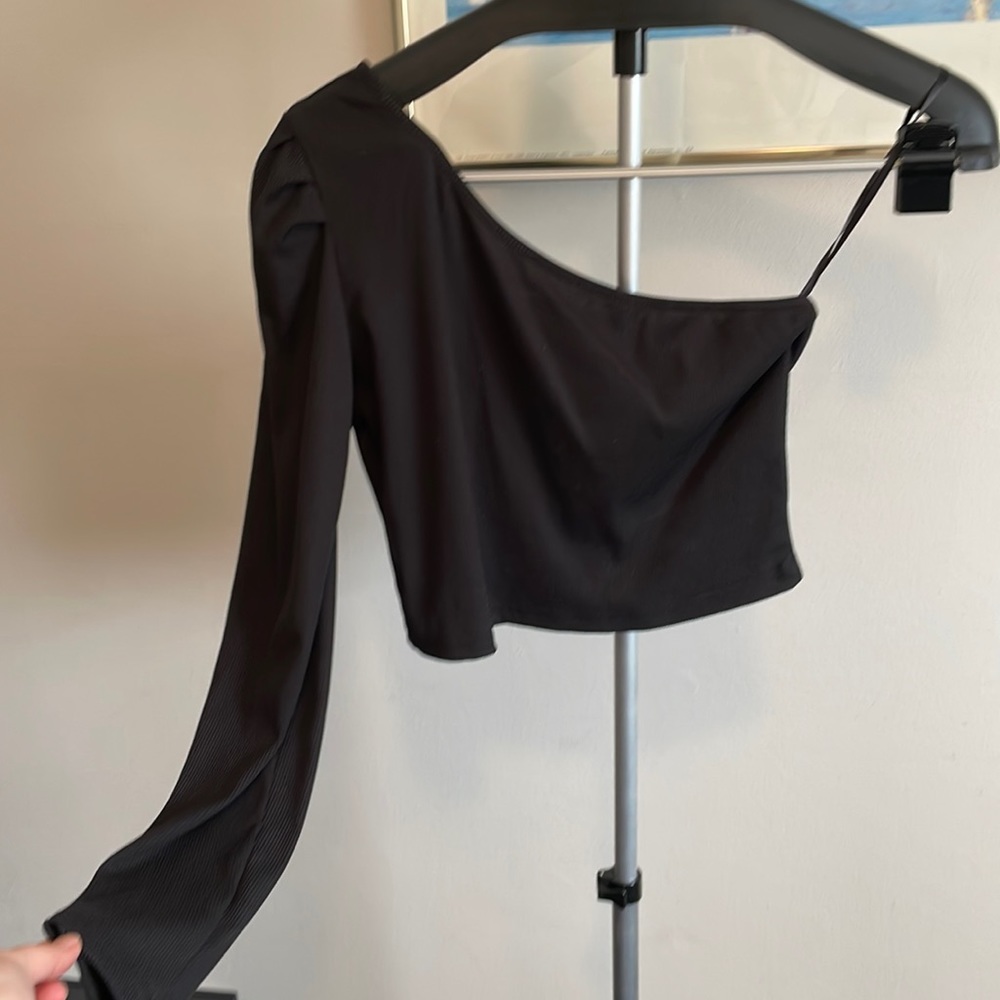 One shoulder crop top